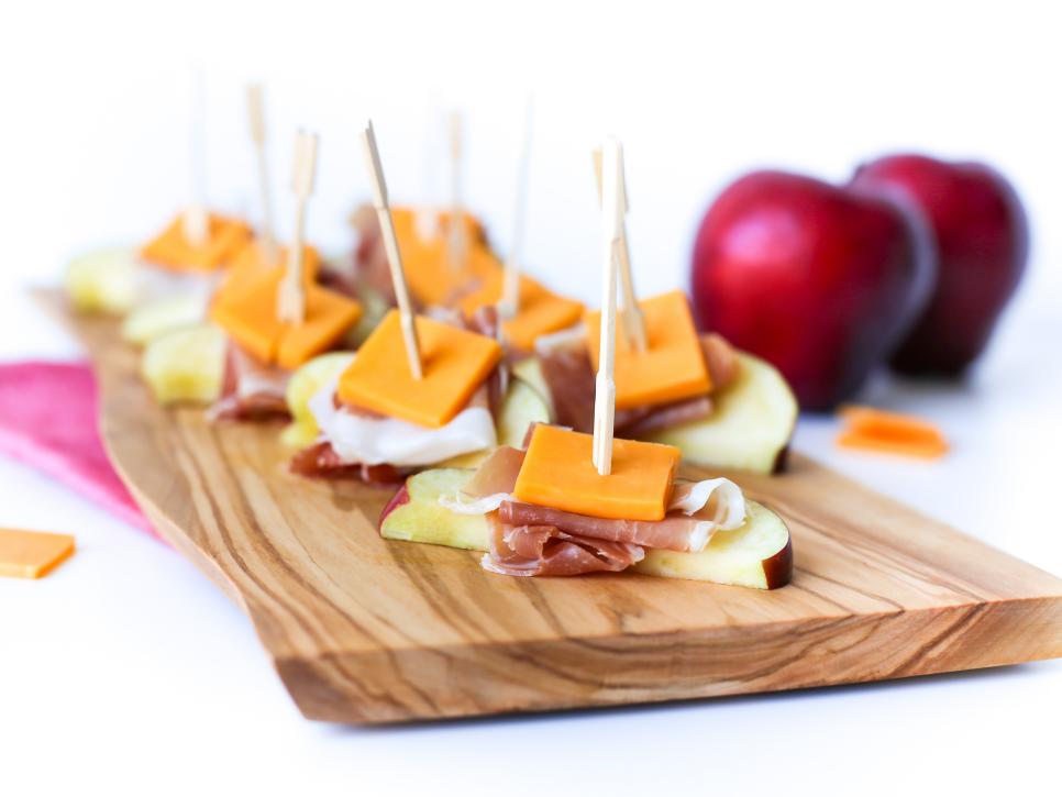 Prosciutto and Cheddar Apple Slices